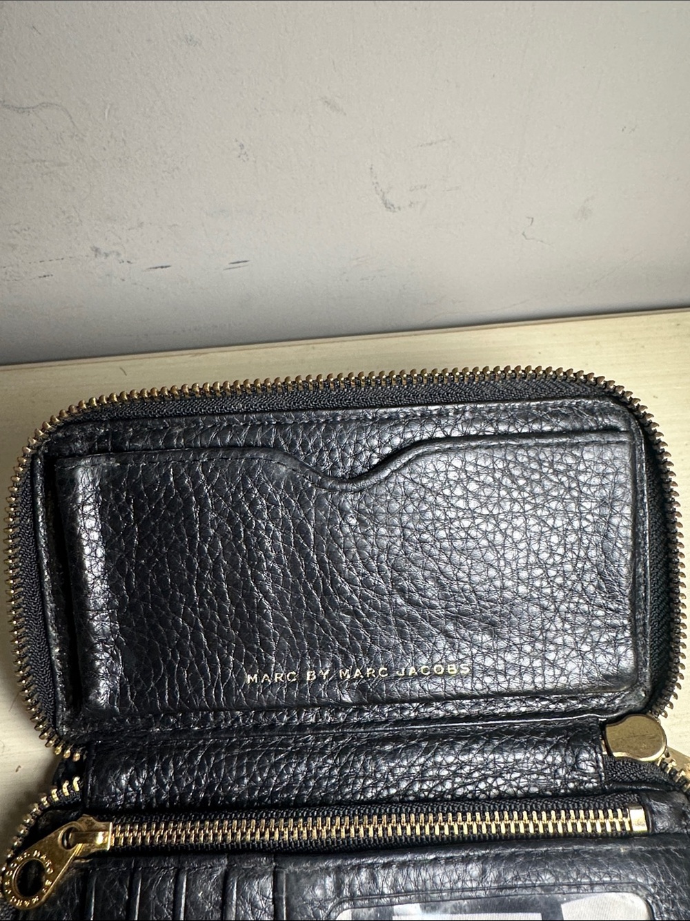 Marc by Marc Jacobs Black Leather work wear Wristlet Wallet with Gold details - Picture 6 of 12